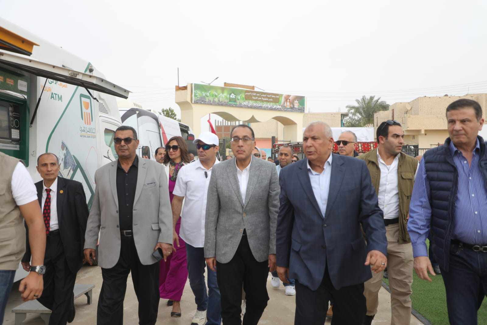 رئيس الوزراء يفتتح المعرض الزراعي بمحافظة الوادي الجديد (صور)