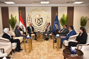 رئيس هيئة الرعاية الصحية يبحث مع المدير الإقليمي لشركة “فايزر” سبل تعزيز التعاون