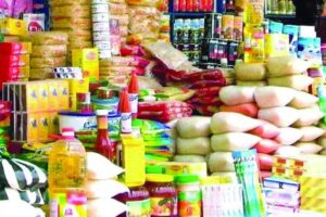 انخفاض أسعار الفول والزيت والدقيق اليوم بالأسواق