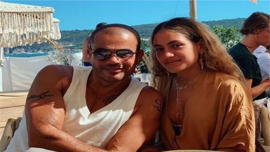 بسبب صورة تجمع والديها.. كنزي عمرو دياب تتصدر “التريند”