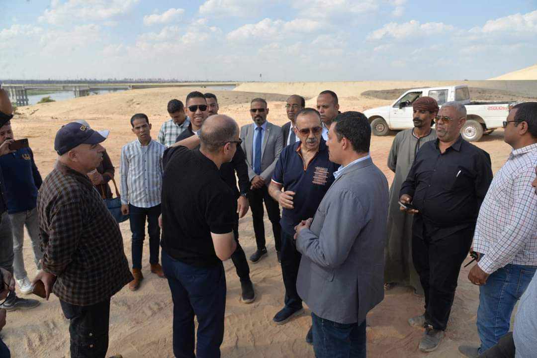 “بتكلفة ٣٠ مليون جنية”محافظ أسيوط يتفقد أعمال إنشاء طريق يربط بين مركزى القوصية وديروط
