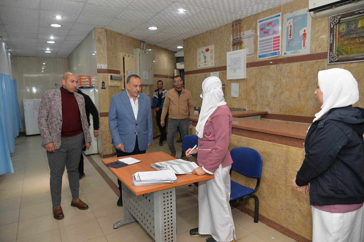 إحالة المدير المناوب و7 أطباء بمستشفى الشاملة في أسيوط للتحقيق.. وإثابة 8 ممرضات