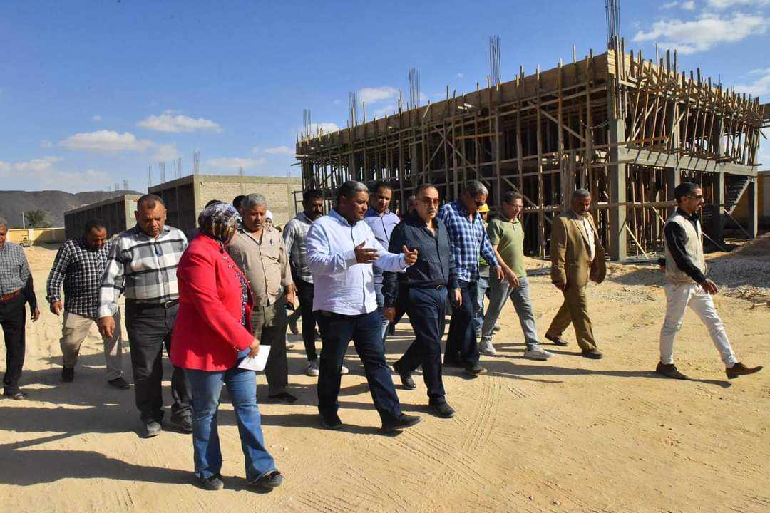 بتكلفة ١١٥ مليون جنيه.. محافظ أسيوط يتفقد أعمال إنشاء السوق الحضري بـ”الكوم الأحمر”