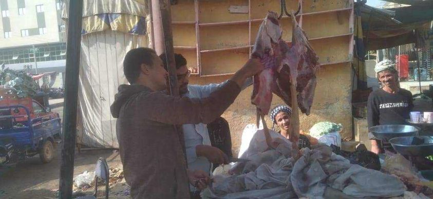 غلق ٣ مخابز وتحرير ٤٢٩ محضر متنوع داخل الأسواق بأسيوط