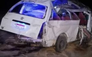 إثر إنقلاب سيارة ميكروباص.. مصرع وإصابة 15شخصًا بطريق الغنايم في أسيوط