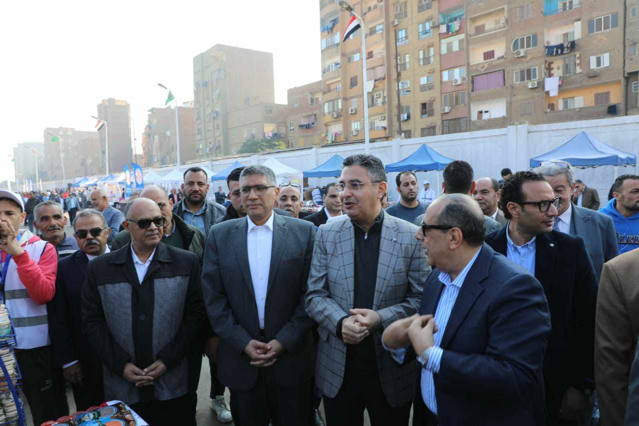 بتخفيضات 30%.. وزير التموين ومحافظ الجيزة يفتتحان “سوق اليوم الواحد” بإمبابة