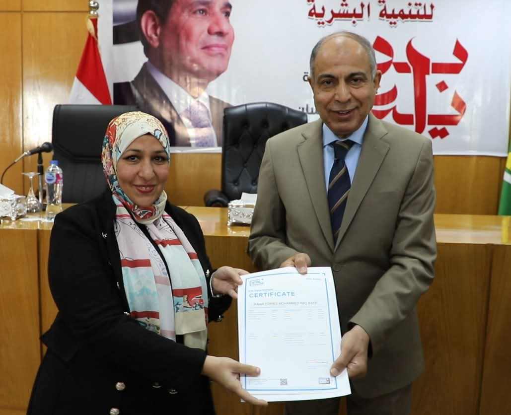 محافظ المنيا يسلم 72 شهادة “ICDL” معتمدة دوليًا بالتعاون مع وزارة الاتصالات