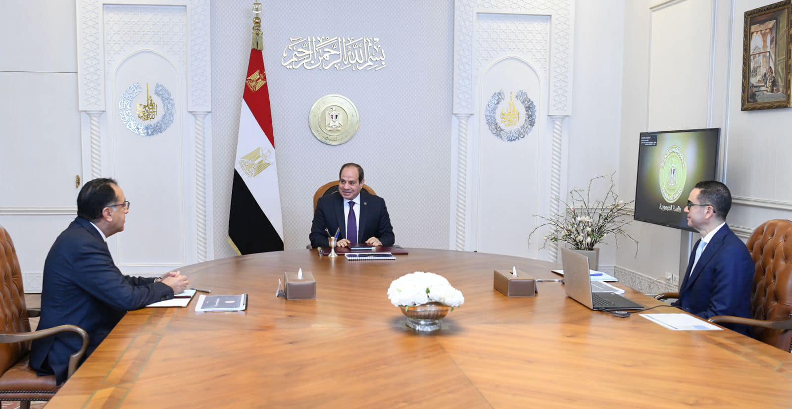 الرئيس يوجه بمواصلة تحسين مناخ الاستثمار ومعالجة التحديات الهيكلية التي تؤثر على الاقتصاد