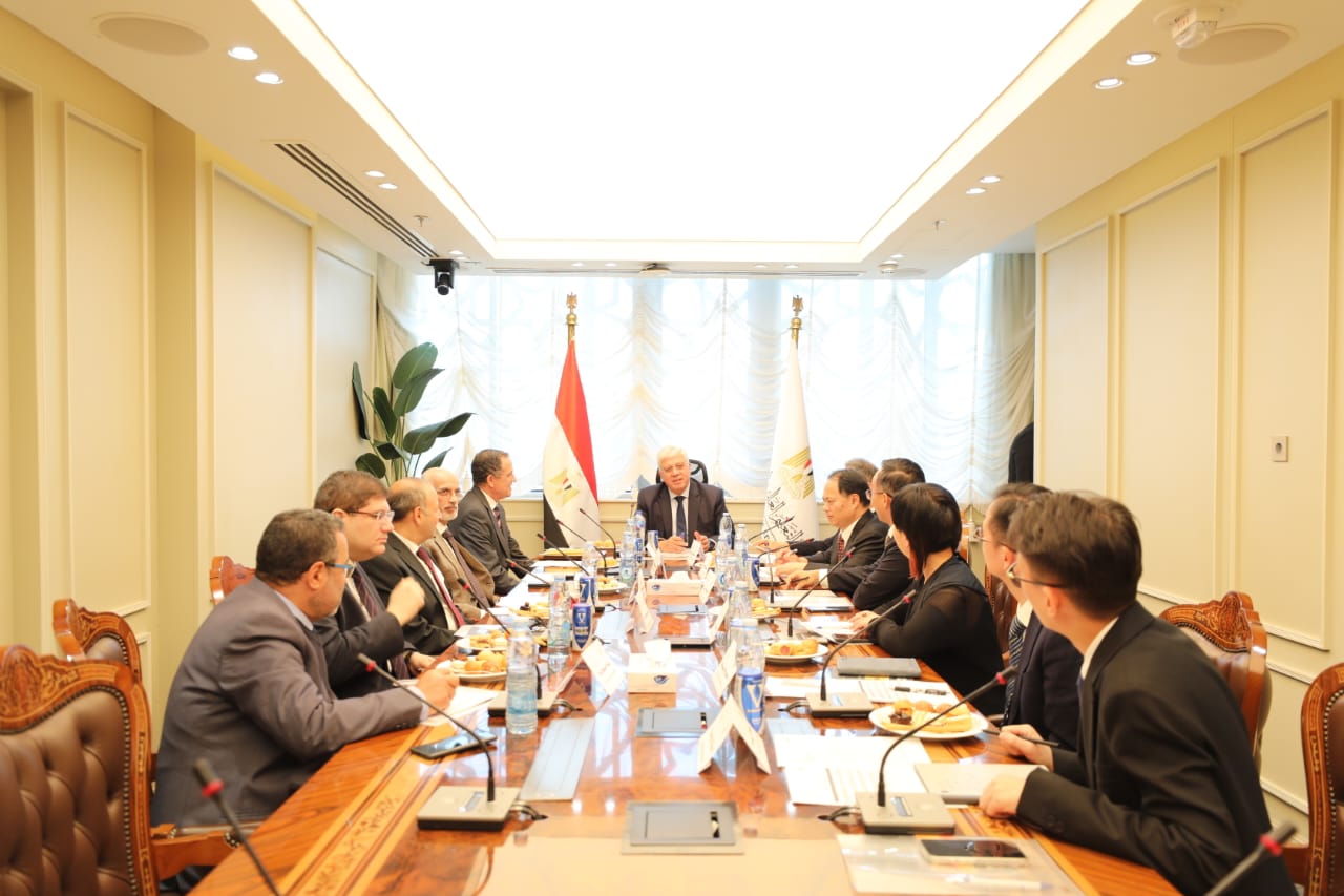 وزير التعليم العالي يبحث تعزيز التعاون مع الصين في مجال التعليم التكنولوجي