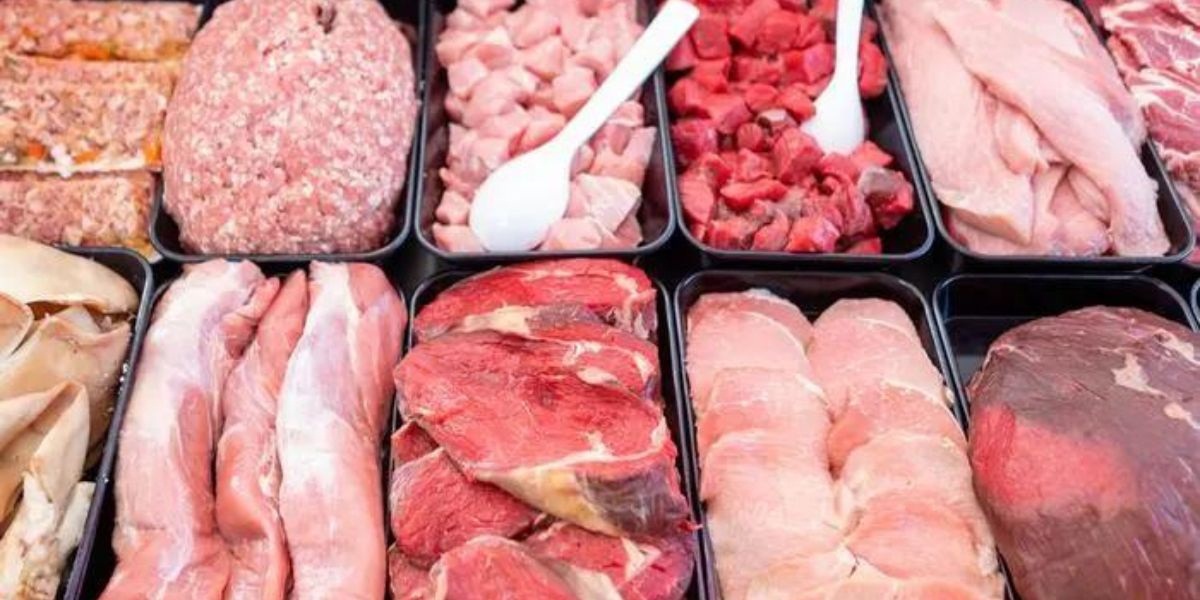 استقرار أسعار اللحوم والدواجن والبيض اليوم في الأسواق