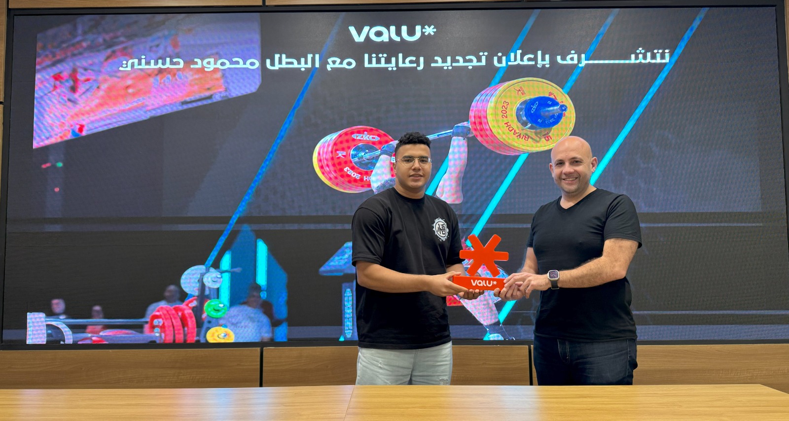 ڤاليو تجدد رعايتها لبطل رفع الأثقال محمود حسني