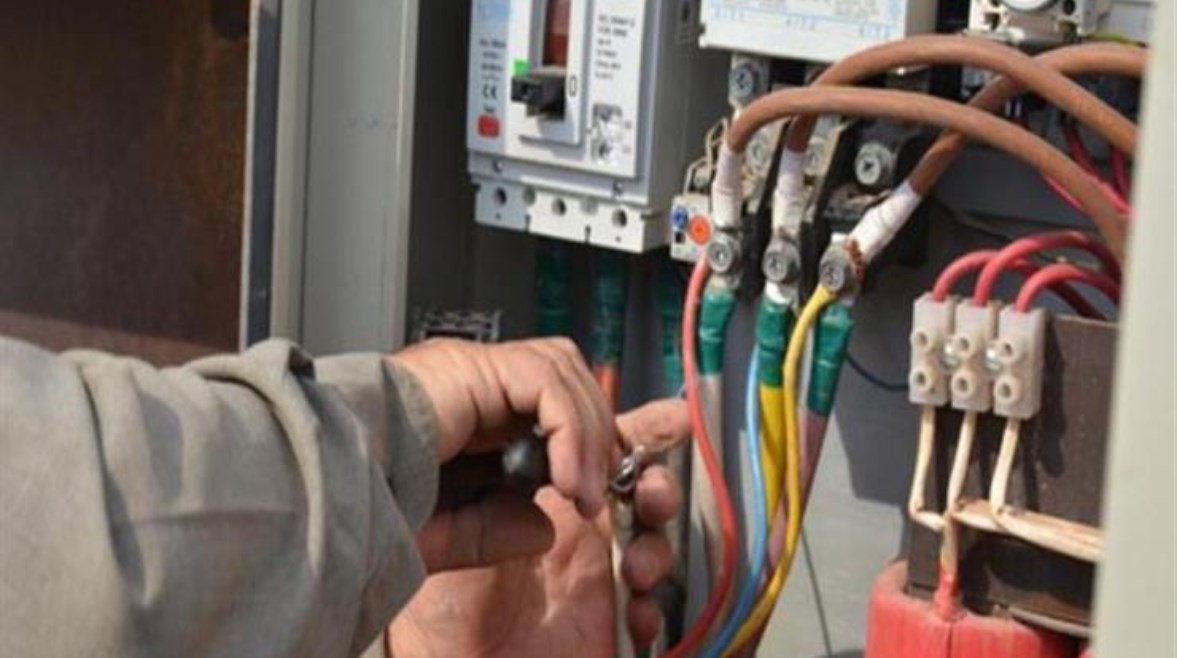 إطلاق نار على محول كهربائي لسرقة الأسلاك.. التفاصيل كاملة