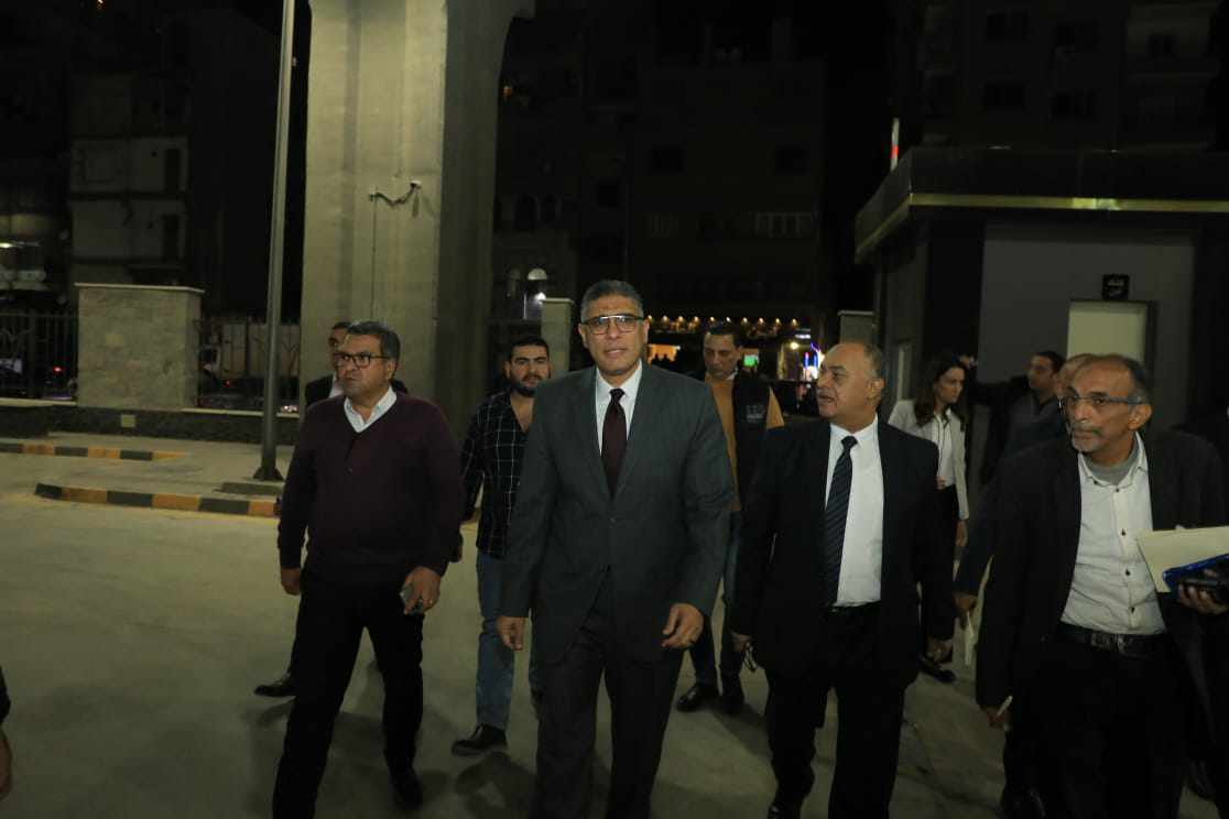 جولة مسائية مفاجئة لمحافظ الجيزة بعددا من الأحياء