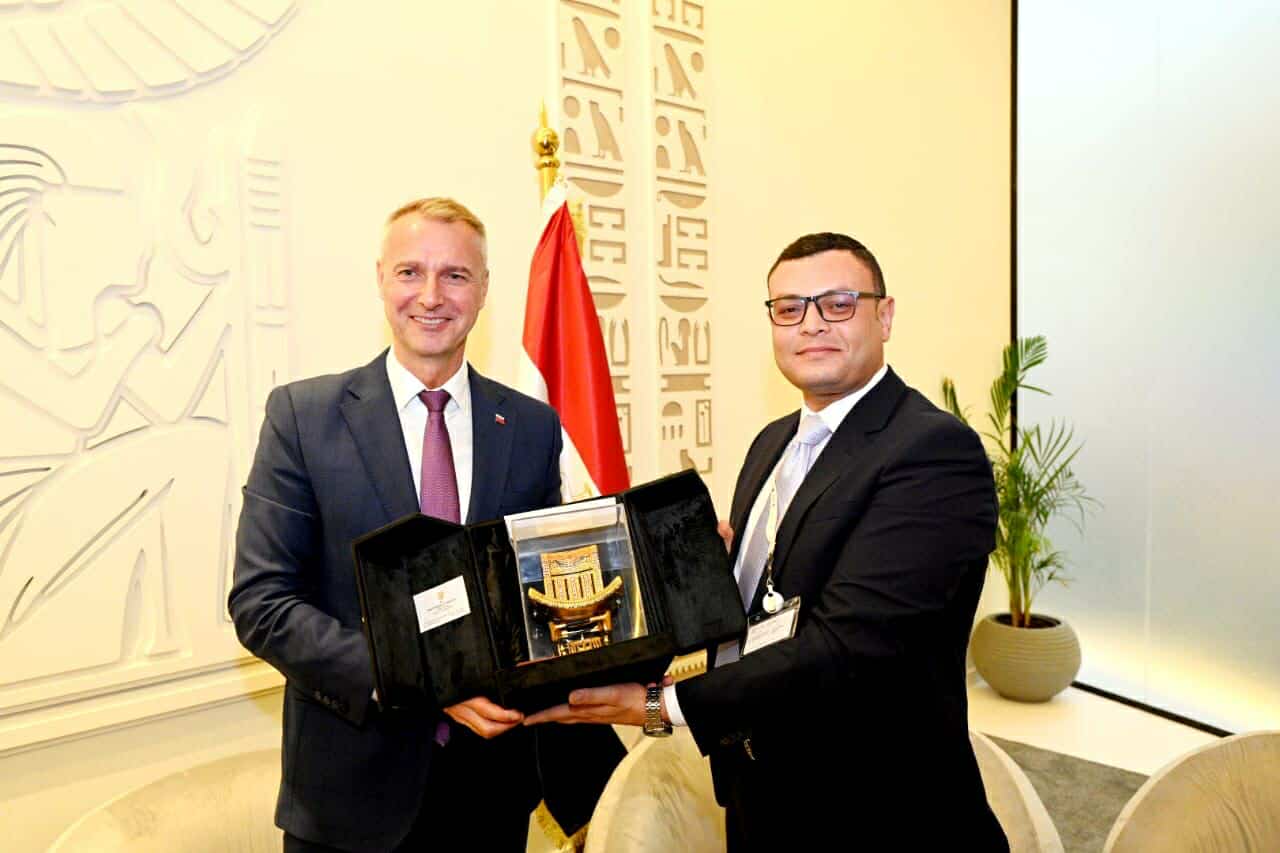 وزير الإسكان: نقدم الدعم الكامل للاستثمار الأجنبى المباشر تنفيذاً لتوجيهات الرئيس السيسى
