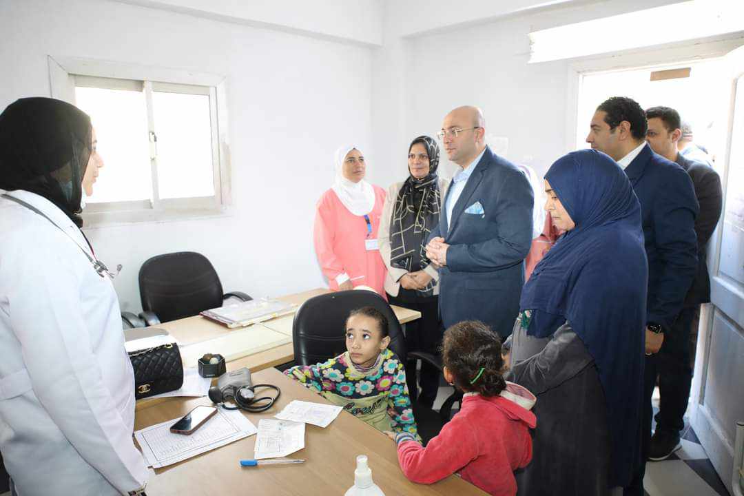 محافظ بني سويف يتفقد مستوى الخدمات الصحية ببعض القري لمتابعة جودة الخدمات