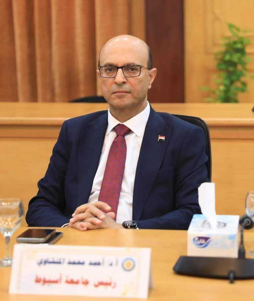 “اليوم ب 126جنيه”رفع قيمة الأجر اليومي للعمالة اليومية بجميع العاملين بجامعة أسيوط