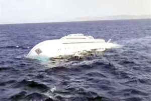 القصة الكاملة لغرق لانش سياحي بالبحر الأحمر