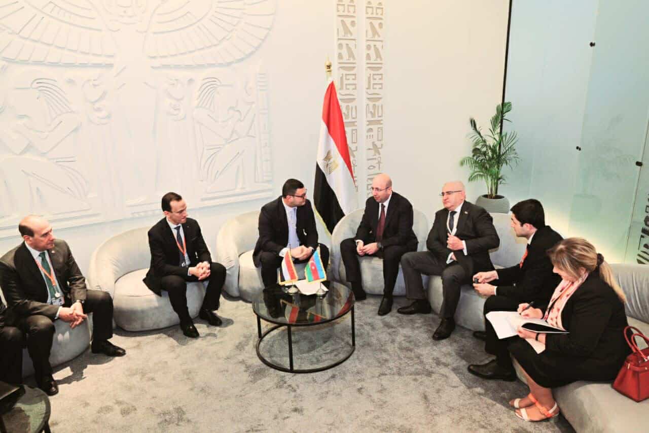 وزير الإسكان يعرض على نظيره الأذربيجاني والوفد المرافق له التجربة العمرانية المصرية