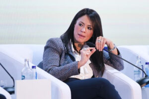 وزيرة التخطيط: التوسع في الرصف بالإنترلوك وتشجيع الصناعة المحلية