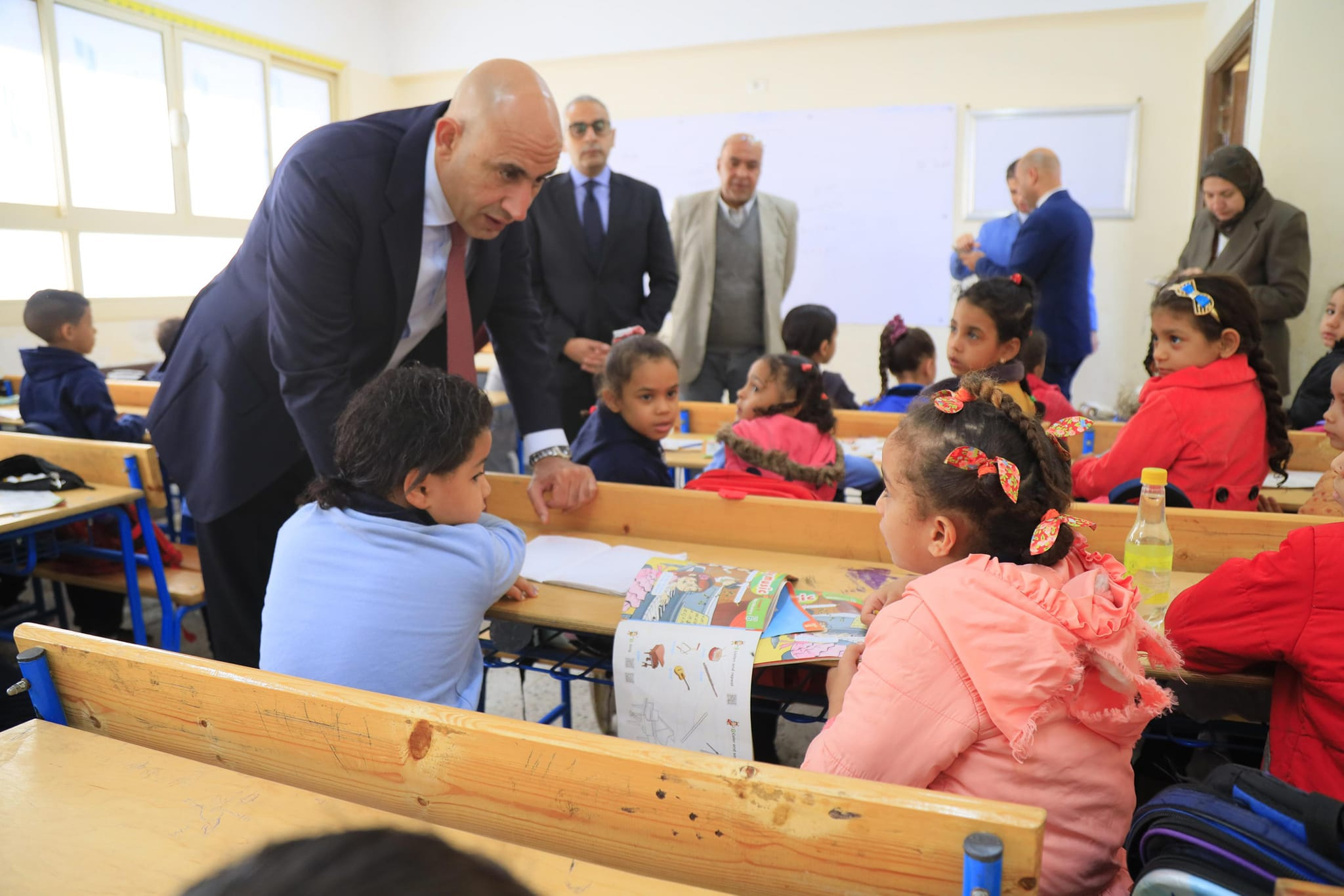 وزير التربية والتعليم يوجه بإرسال لجان لمدرستي “تحيا مصر ١” و”وتحيا مصر ٢”