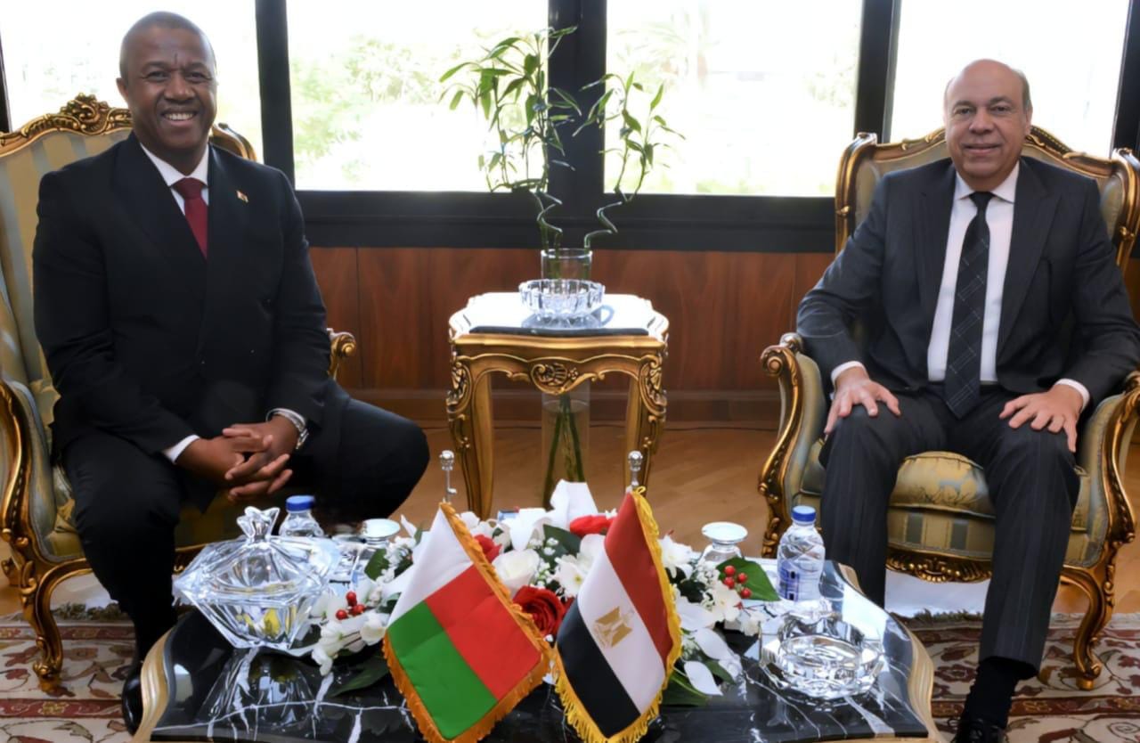 وزير الطيران يبحث و وزير النقل والأرصاد  في مدغشقر  سبل التعاون المشترك