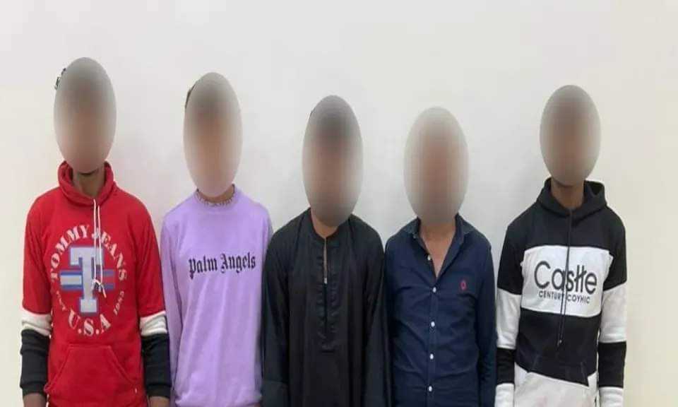 عذبوا كلبًا وابتزوا سيدة .. الكشف عن  تفاصيل القبض على 5 متهمين في أسيوط