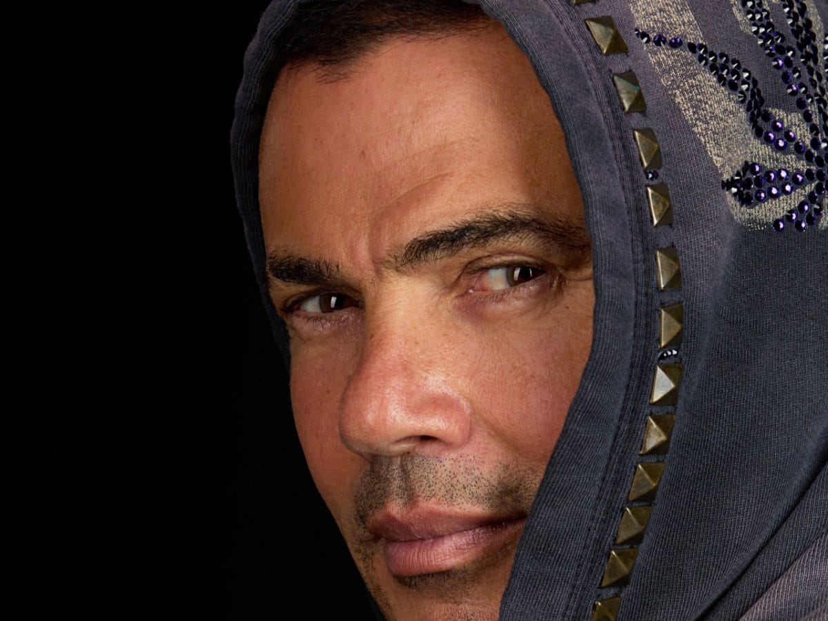 النيابة تحدد أولى جلسات دعوى اتهام عمرو دياب بالتنمر على الشاب المصفوع