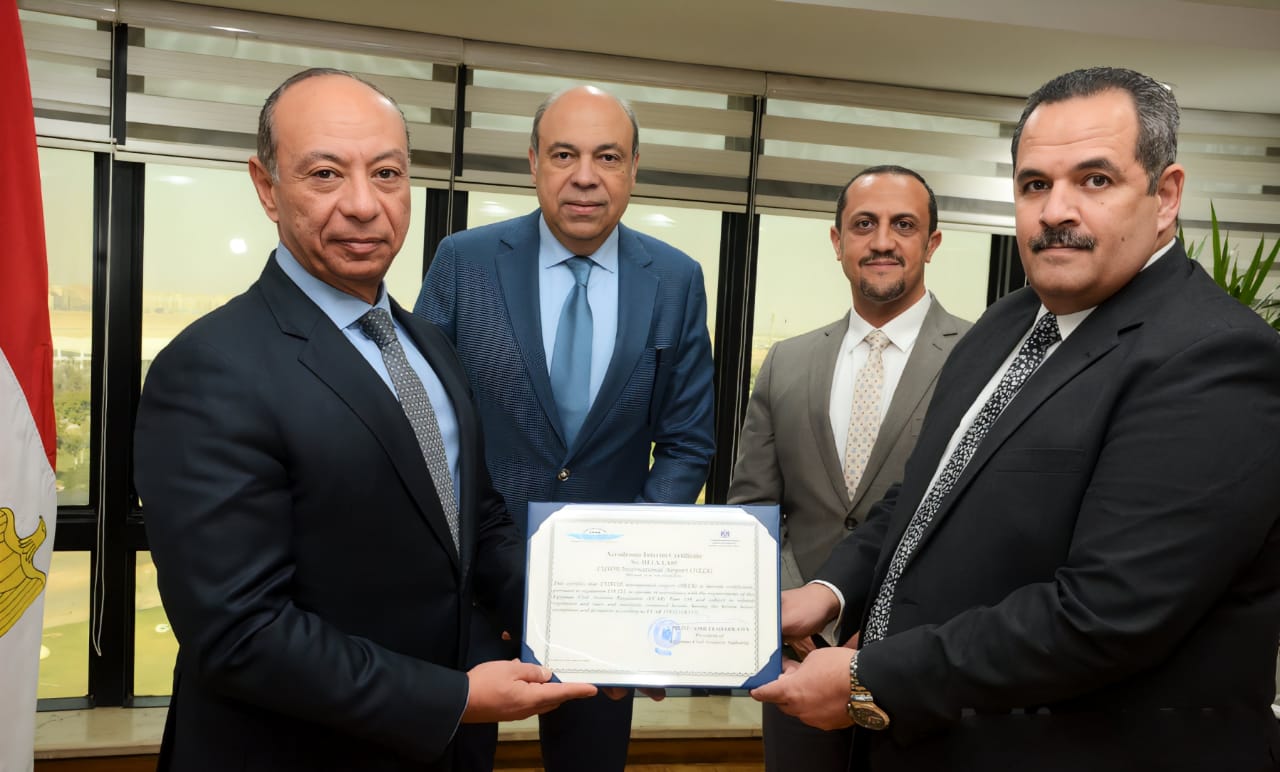 منح مطاري العلمين وسوهاج شهادة ترخيص واعتمادهم كمطارات دولية من جانب سلطة الطيران المدنى المصرى؛ وذلك لأول مرة منذ بدء تشغيلهما.