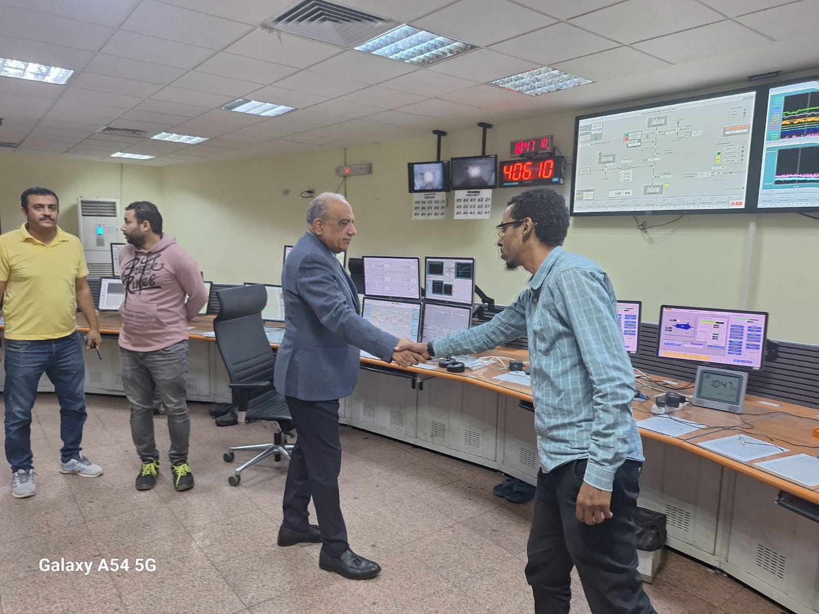 وزير الكهرباء من محطة السويس البخارية: مراجعة شاملة لخطة التشغيل و تغيير الأنماط لتعظيم العائد واعتماد جداول زمنية محددة للتنفيذ