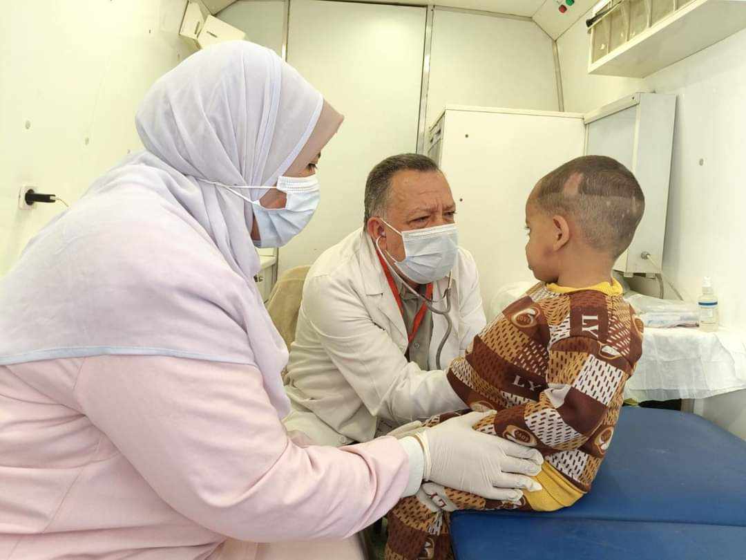 قافلة طبية مجانية تخدم 1096 مواطنًا بقرية شيبة في المنيا