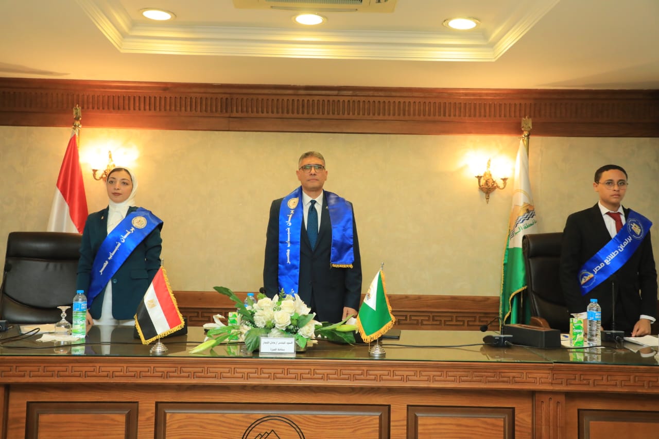 “النجار” يشهد جلسة برلمانية للطلائع والشباب