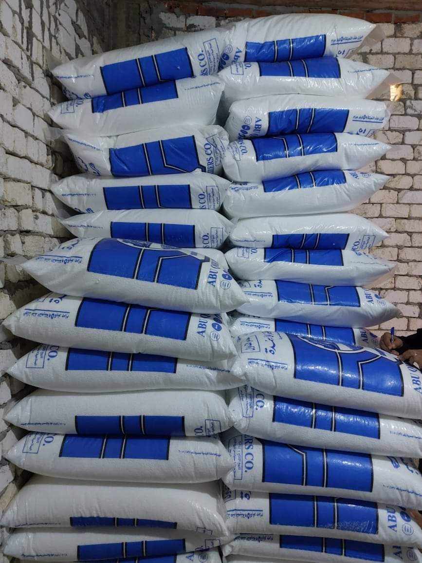 ضبط ١٥ طن أسمدة زراعية وتحرير ٣٦١ محضر متنوع داخل الأسواق بأسيوط