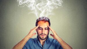 بالزيوت العطرية والنوم.. طرق علاج الصداع بدون أدوية في المنزل