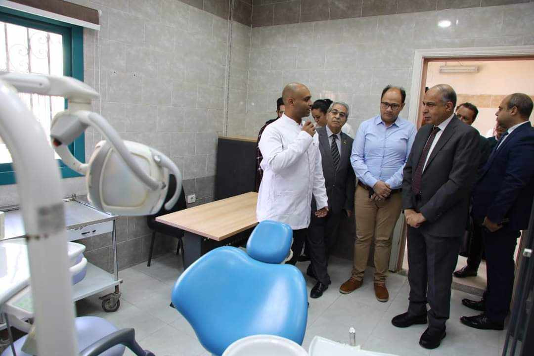 محافظ المنيا يفتتح مركز “طب الأسنان التخصصي” بالحي الخامس في مدينة المنيا الجديدة