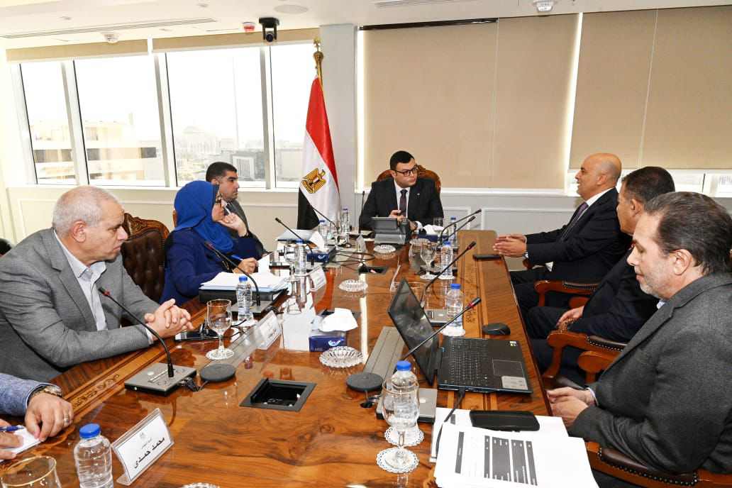 وزير الإسكان يبحث دخول شركات التسويق والتطوير العقاري بمشروعات شراكة مع الهيئة