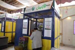 محافظ المنيا يسلم 10 أكشاك للأسر الأكثر احتياجًا بمركز أبو قرقاص