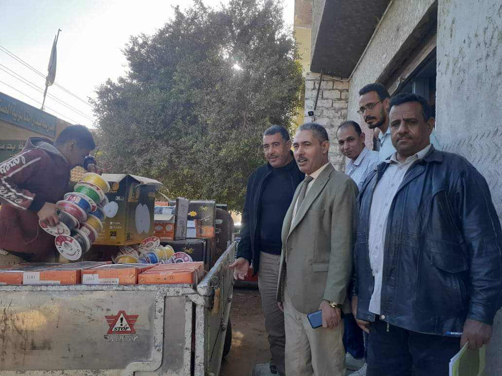 ضبط مخزن من الأدوات الكهربائية المقلدة لعلامات تجارية شهيرة بأسيوط