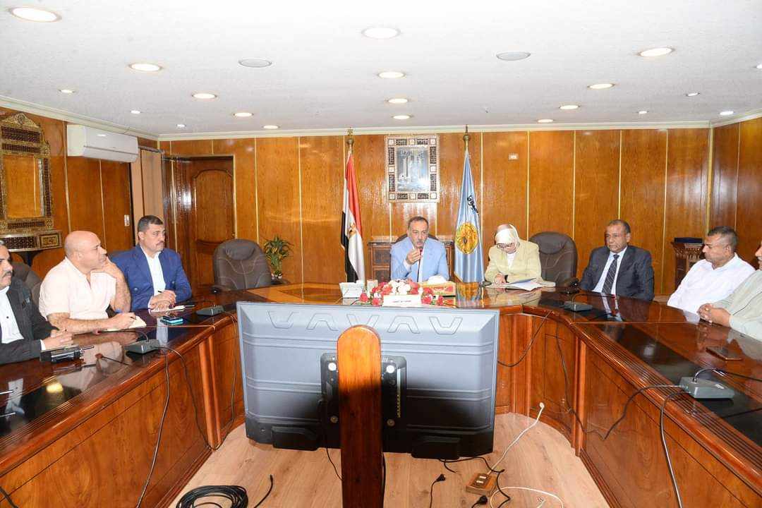 أقل من السوق بـ٢٠%.. فتح منافذ لبيع اللحوم والخضراوات بمراكز أسيوط