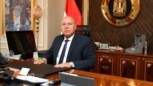 وزير الصناعة يلتقى المستثمرين بمحافظة الشرقية لحل مشاكلهم