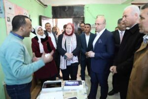 محافظ بني سويف يتفقد انتظام العملية التعليمية خلال زيارته لعدد من المدارس