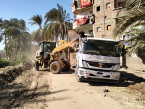 رفع 200 طن مخلفات ونواتج تطهير ترع في مركز أبوتيج بأسيوط