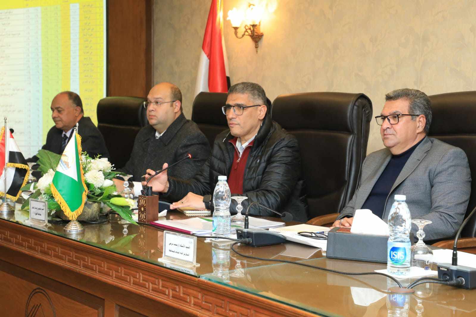 محافظ الجيزة يترأس الاجتماع الأسبوعي لمتابعة نسب تنفيذ الخطة الاستثمارية