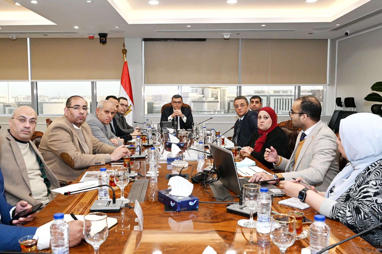 وزير الإسكان يستعرض الاستعدادات الخاصة بإطلاق مبادرة “بيتك في مصر”