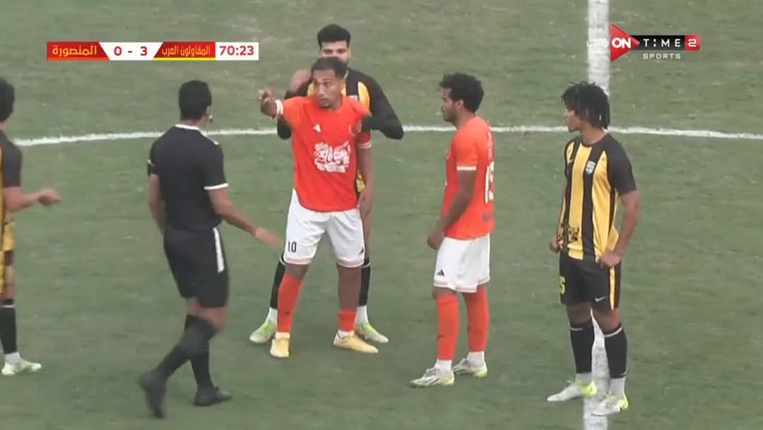 بعد تعديه على مدربه..لاعب المنصورة يعتزل كرة القدم