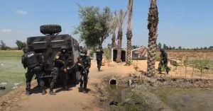 عقب اشتباكات مع الشرطة.. القبض على بؤرة إجرامية لتجارة الأسلحة والمخدرات بأسيوط