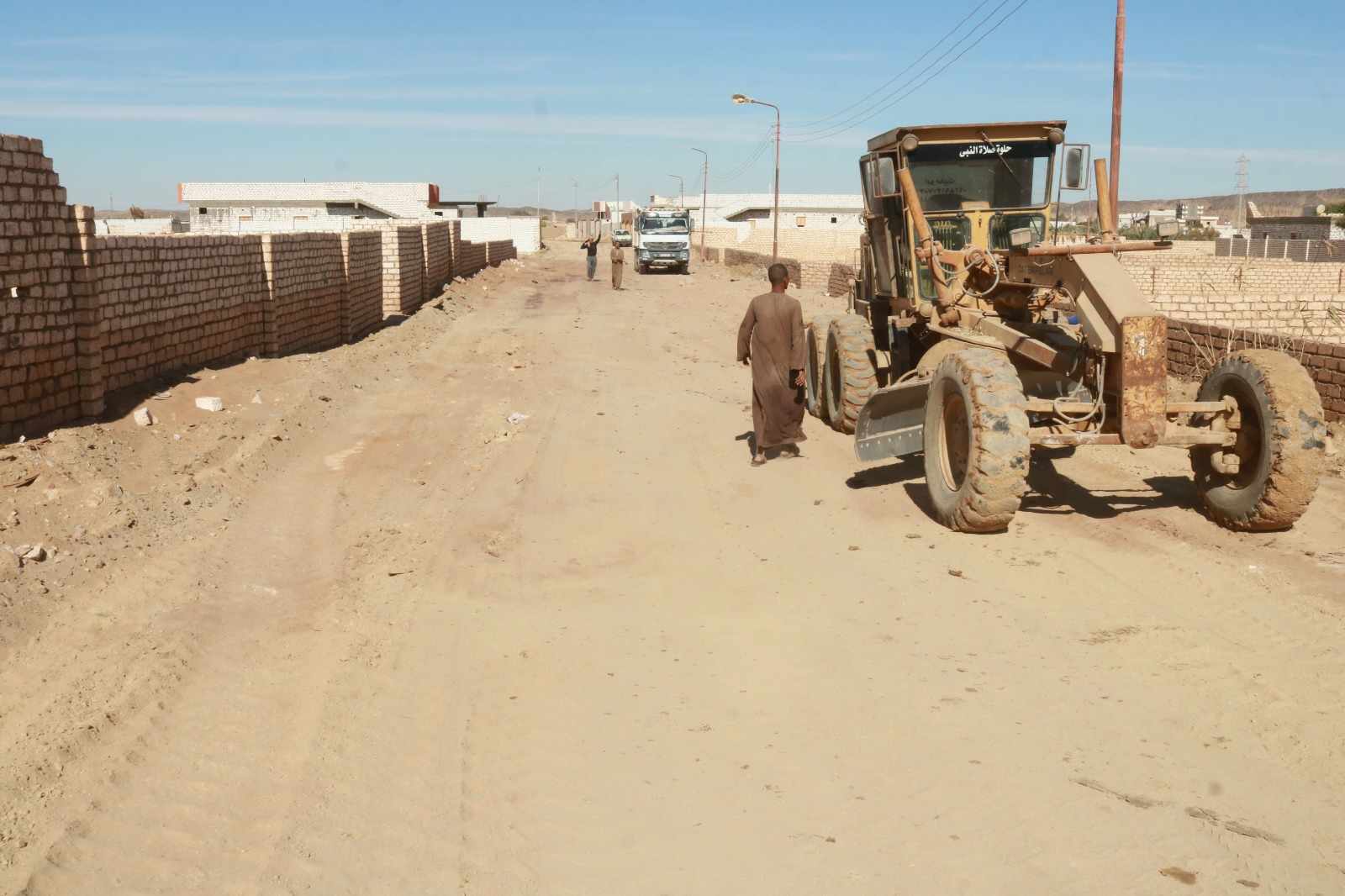 تخصيص 8 ملايين جنيه لرصف وتطوير الطرق المؤدية للمزارات السياحية بالواحات البحرية