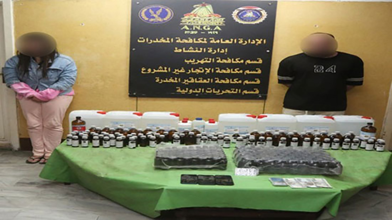 حبس بلوجر وآخر أجنبي في اتهامهما بحيازة مخدر اغتصاب الفتيات