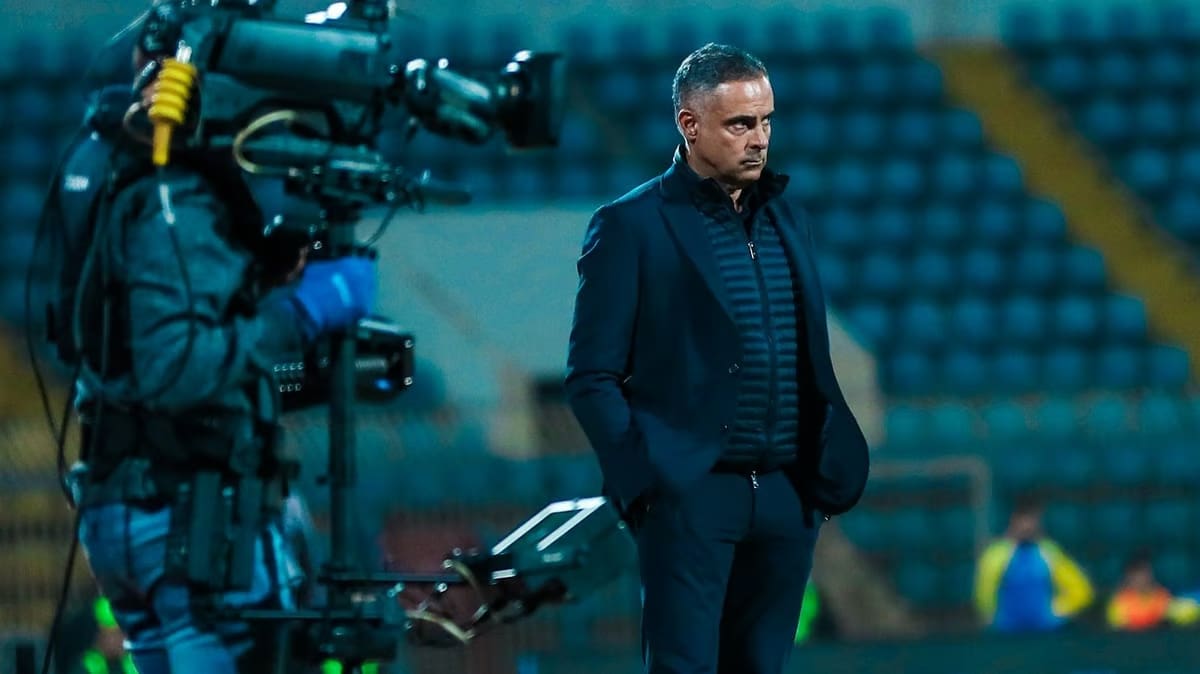 اتحاد الكرة يعاقب مدرب الزمالك السابق.. ويوقف القيد للنادي الإسماعيلي