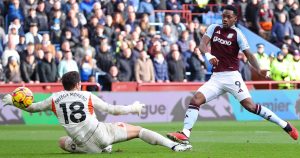 أستون فيلا يعمق جراح مانشستر سيتي ويفوز عليه بثنائية