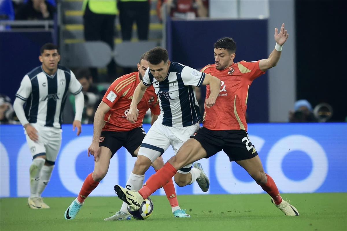 الأهلي يسعى لضم المغربي أسامة الإدريسي من باتشوكا المكسيكي